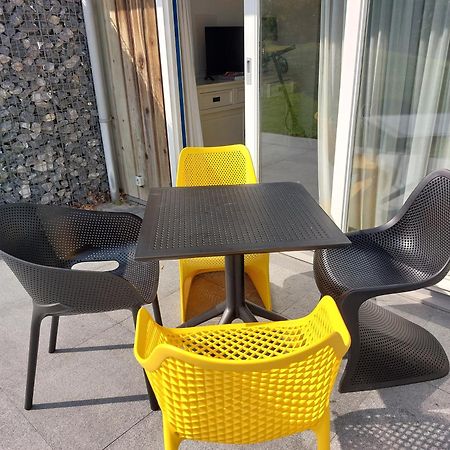 Helios, Met Zonnig Terras, Eigen Keuken, Verwarmd Binnen-Zwembad, Nabij Dorp, Duinen, Strand En Vuurtoren Hollum  Exteriör bild