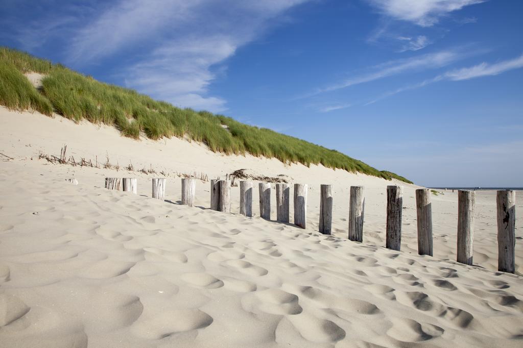 Helios, Met Zonnig Terras, Eigen Keuken, Verwarmd Binnen-Zwembad, Nabij Dorp, Duinen, Strand En Vuurtoren Hollum  Rum bild