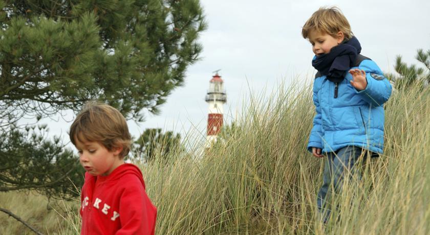Helios, Met Zonnig Terras, Eigen Keuken, Verwarmd Binnen-Zwembad, Nabij Dorp, Duinen, Strand En Vuurtoren Hollum  Exteriör bild