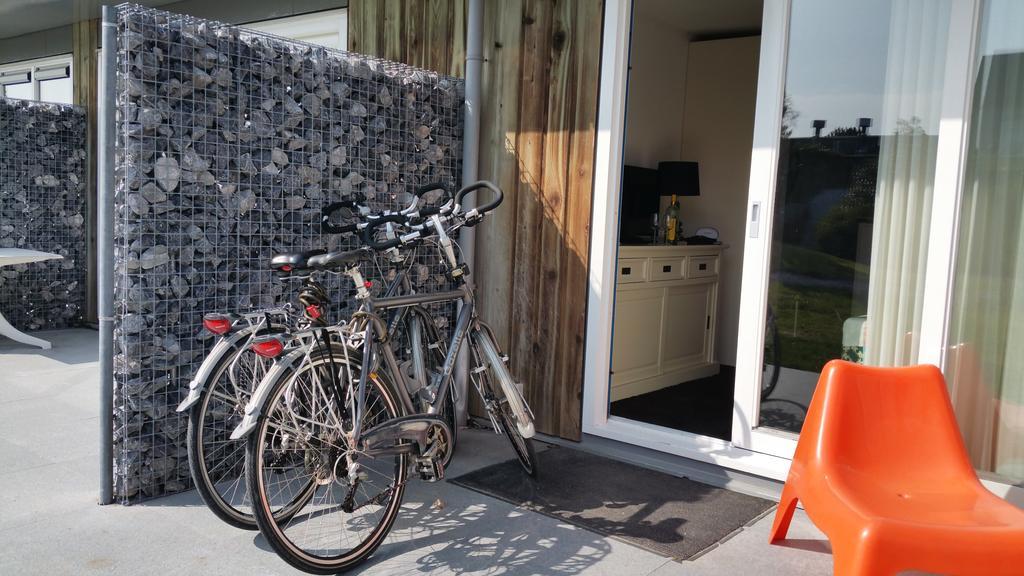Helios, Met Zonnig Terras, Eigen Keuken, Verwarmd Binnen-Zwembad, Nabij Dorp, Duinen, Strand En Vuurtoren Hollum  Exteriör bild